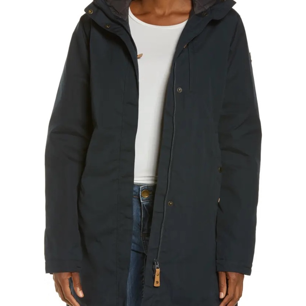 FJÄLLRÄVEN Kiruna Water Resistant Parka in Dark Navy